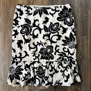 White House Black Market Size 8 Cotton/Spandax Lined Skirt With Ruffled Hem
